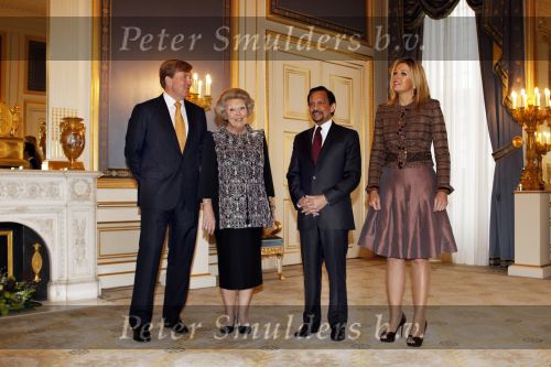 Den Haag 13 januari 2011
Koningin Beatrix Prins Willem Alexander en prinses Maxima ontvangen de sultan van Brunei op paleis Noordeinde.
Peter Smulders bv