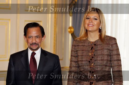 Den Haag 13 januari 2011
Koningin Beatrix Prins Willem Alexander en prinses Maxima ontvangen de sultan van Brunei op paleis Noordeinde.
Peter Smulders bv