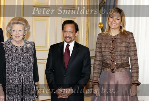 Den Haag 13 januari 2011
Koningin Beatrix Prins Willem Alexander en prinses Maxima ontvangen de sultan van Brunei op paleis Noordeinde.
Peter Smulders bv