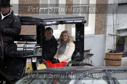Amsterdam 13 december 2010
Tatjana en Peter v d Vorst in een koets rijdens over de Amsterdamse Grachtend voor opnames Programma waarin Tatjana op zoek gaat naar een man.