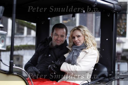 Amsterdam 13 december 2010
Tatjana en Peter v d Vorst in een koets rijdens over de Amsterdamse Grachtend voor opnames Programma waarin Tatjana op zoek gaat naar een man.