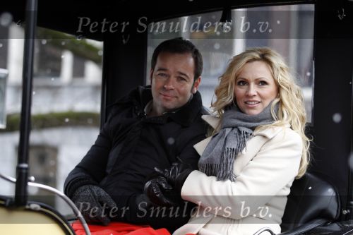 Amsterdam 13 december 2010
Tatjana en Peter v d Vorst in een koets rijdens over de Amsterdamse Grachtend voor opnames Programma waarin Tatjana op zoek gaat naar een man.