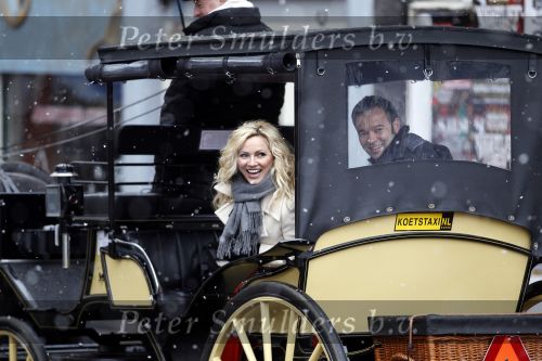 Amsterdam 13 december 2010
Tatjana en Peter v d Vorst in een koets rijdens over de Amsterdamse Grachtend voor opnames Programma waarin Tatjana op zoek gaat naar een man.