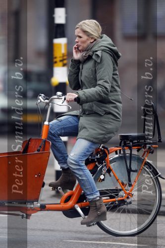 Amsterdam 7 januari 2011
Tooske Ragas op de bakfiets.
Peter Smulders bv