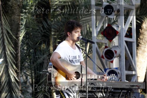 Curacao 24 december 2010
Waylon tijdens repetities op Mambo Beach. Hij draagt t shirt met leuke tekst.
Peter Smulders bv