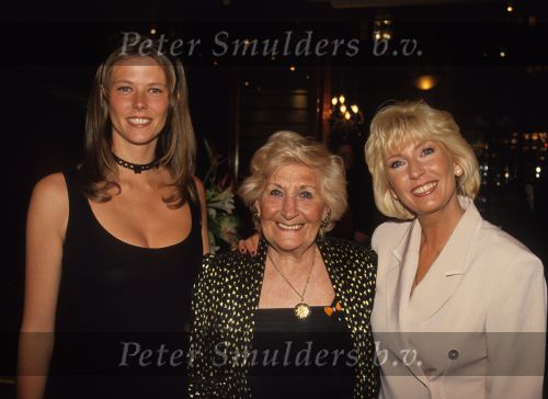 Willeke Alberti
met moeder Ria Alberti en dochter Danille v t Schip-Oonk
Foto Peter Smulders BV