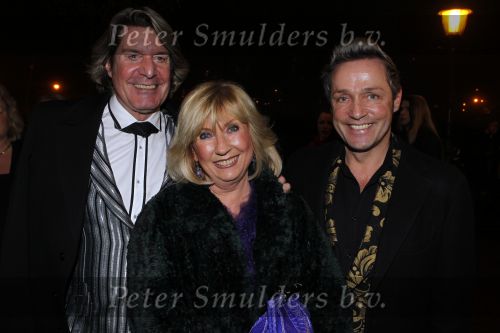 Amsterdam 6 december 2010
Optreden Los Angeles the voices met oa Gordon in carre. Willeke Albertie met vrienden
Peter Smulders bv