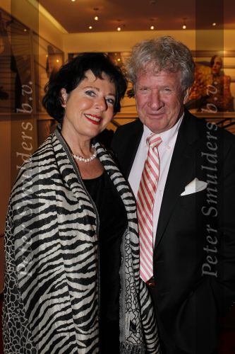 Amsterdam 6 januari 2011
Premiere Volendam in het nieuwe de la mar. Willibrord Frequin met nieuwe vriendin
Peter Smulders bv
