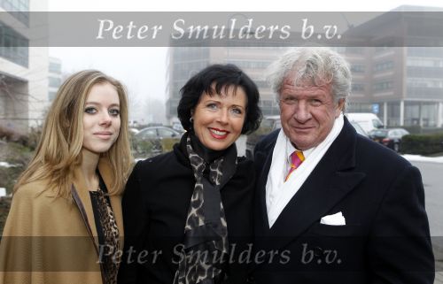 Hoofddorp 7 december 2010
Willibrord Frequin met zijn nieuwe vriendin en haar dochter.
Peter Smulders bv