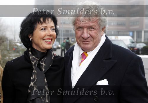 Hoofddorp 7 december 2010
Willibrord Frequin met zijn nieuwe vriendin en haar dochter.
Peter Smulders bv