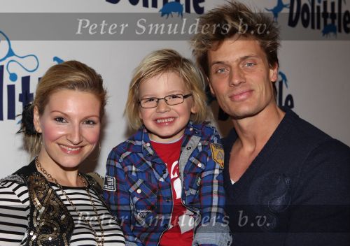 Zoetermeer, 19 December 2010
Premiere in het stadstheater van de musical Dr. Dolittle
Winston Post met zijn vrouw Denise v Rijswijk en zoontje Yaden Post
Foto Peter Smulders BV