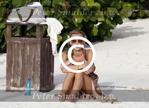Curacao 29 december 2011
Jan Smit Nick en Simon en Kees Kwakman voetvolleyen tegen Frank de Boer Guido Albers en Edwin v d Sar op het strand van Lions dive. De artiesten winnen uiteindelijk met 4-1 in sets. Annemarie Hoek vriendin Simon
Peter Smulders bv