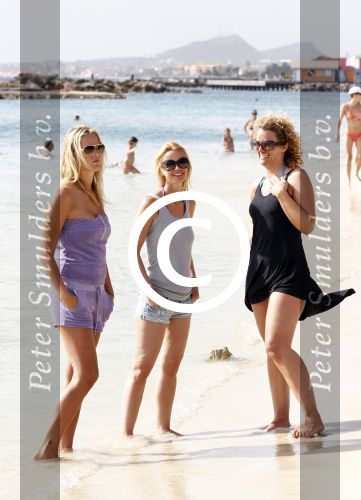 Curacao 31 december 2011
Annemarie v d Sar met Helen de Boer en Lisa Smit op het strand van lions dive.
Peter Smulders bv