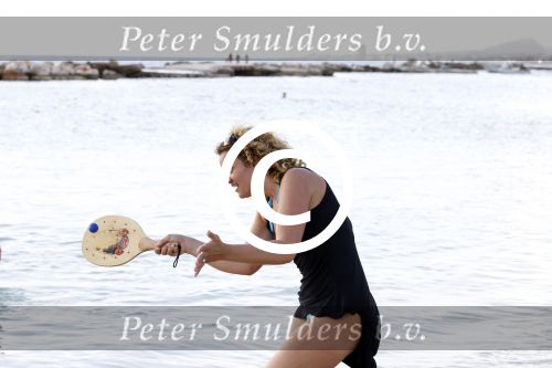 Curacao 31 december 2011
Annemarie v d Sar tennist op het strand van lions dive.
Peter Smulders bv
