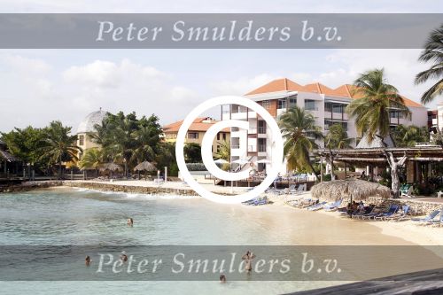Curacao 30 december 2011
Willeke Alberti met kennissen Junior Zegger en zijn vouw in zee op curacao bij Hotel Avila Beach
Peter Smulders bv