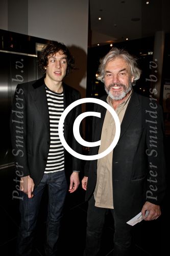 Amsterdam 10 januari 2012
Premiere Emmi en Leo in DeLaMar Theater. Derek de Lint met zijn zoon.
Peter Smulders bv