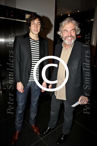 Amsterdam 10 januari 2012
Premiere Emmi en Leo in DeLaMar Theater. Derek de Lint met zijn zoon.
Peter Smulders bv