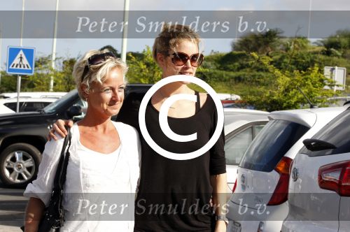 Curacao 8 januari 2012
Sunnery james haalt vrouw en Doutzen Kroes en zoon Phyllon op op het vliegveld van Curacao.
Peter Smulders bv