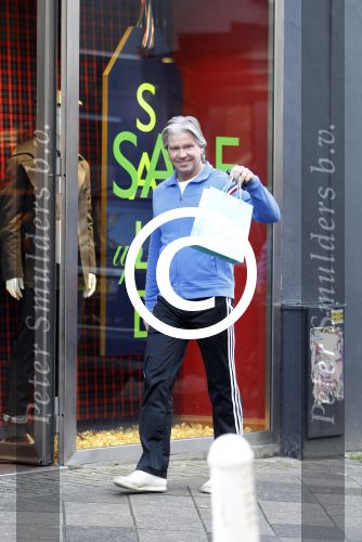 Amsterdam 24 december 2011
Dries Roelvink doet boodschappen op de pc hooftstraat.
Peter Smulders bv