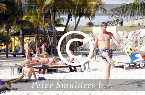 Curacao 31 december 2011
Edwin v d Sar met zijn zoon op Curacao.
Peter Smulders bv
