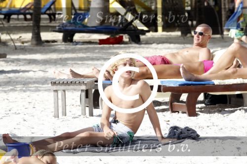 Curacao 31 december 2011
Edwin v d Sar met zijn zoon op Curacao.
Peter Smulders bv