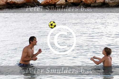 Curacao 31 december 2011
Edwin v d Sar met zijn zoon op Curacao.
Peter Smulders bv