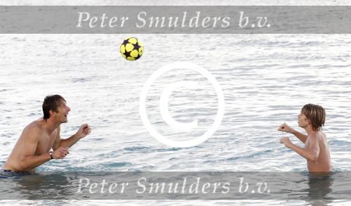 Curacao 31 december 2011
Edwin v d Sar met zijn zoon op Curacao.
Peter Smulders bv