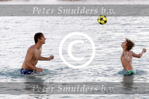 Curacao 31 december 2011
Edwin v d Sar met zijn zoon op Curacao.
Peter Smulders bv