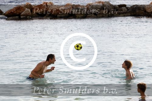 Curacao 31 december 2011
Edwin v d Sar met zijn zoon op Curacao.
Peter Smulders bv