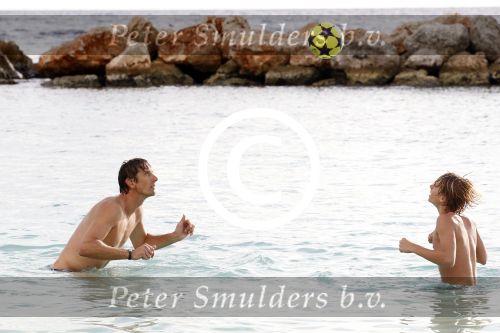 Curacao 31 december 2011
Edwin v d Sar met zijn zoon op Curacao.
Peter Smulders bv