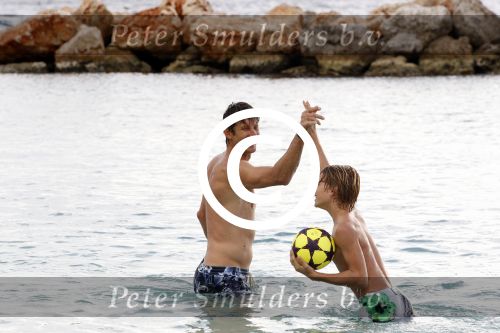 Curacao 31 december 2011
Edwin v d Sar met zijn zoon op Curacao.
Peter Smulders bv