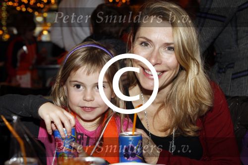 Amsterdam 7 december 2011
Elle v Rijn met kinderen bij event voor Kika in het Americain hotel.
Peter Smulders bv