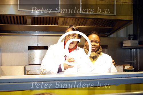 Heteren 2 december 2011
Emile Ratelband bakt friet in zijn mobiele snackbar bij de presenatie van de nieuwe porsche 911 bij porsche centrum gelderland.
Peter Smulders bv