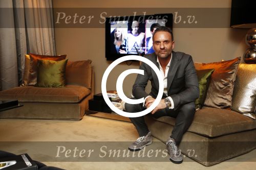 Huizen 22 december 2011
Eric Kuster in zijn huis/showroom.
Peter Smulders bv