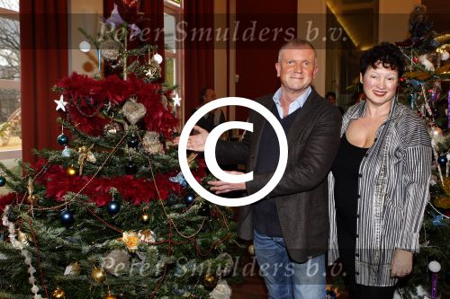 Amsterdam 8 december 2011
Bn ers tuigen kerstboom op voor het goede doel in artis. De aktie is mogelijk gemaakt door Sky radio. Evert Santegoeds en Wilma Nanninga
Peter Smulders bv