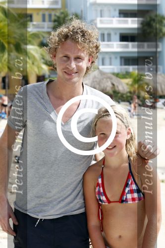 Curacao 30 december 2012
Ewout Genemans bij blue bay op curacao met fans
Peter Smulders bv
