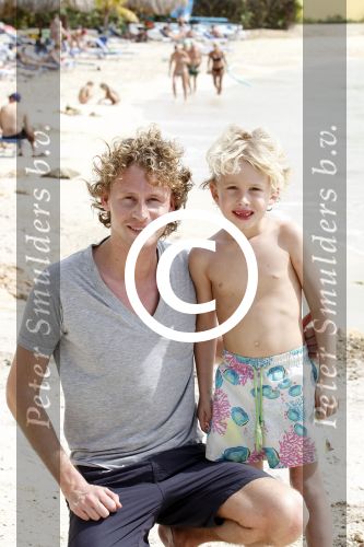 Curacao 30 december 2012
Ewout Genemans bij blue bay op curacao met fans
Peter Smulders bv