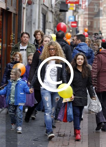 Amsterdam 4 december 2011
Premiere de gelaarsde kat in tuschinski. Fajah Lourens met haar kinderen
Peter Smulders bv