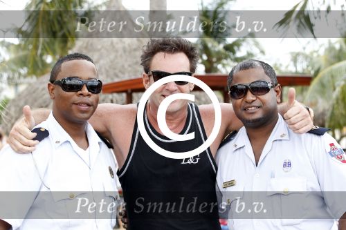 Curacao 1 januari 2011
Gerard Joling doet mee met de traditionele nieuwjaarsduik bij zanzibar.
Peter Smulders bv