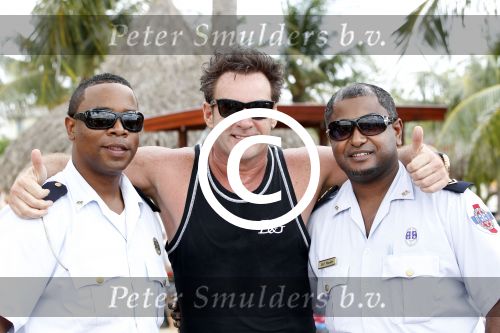 Curacao 1 januari 2011
Gerard Joling doet mee met de traditionele nieuwjaarsduik bij zanzibar.
Peter Smulders bv