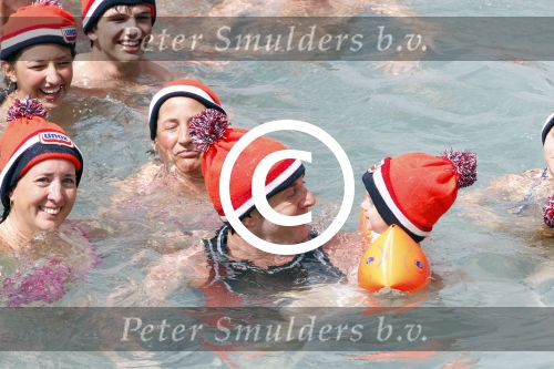 Curacao 1 januari 2011
Gerard Joling doet mee met de traditionele nieuwjaarsduik bij zanzibar.
Peter Smulders bv