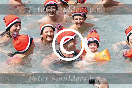 Curacao 1 januari 2011
Gerard Joling doet mee met de traditionele nieuwjaarsduik bij zanzibar.
Peter Smulders bv