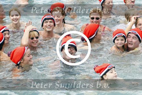 Curacao 1 januari 2011
Gerard Joling doet mee met de traditionele nieuwjaarsduik bij zanzibar.
Peter Smulders bv