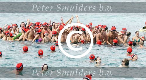 Curacao 1 januari 2011
Gerard Joling doet mee met de traditionele nieuwjaarsduik bij zanzibar.
Peter Smulders bv