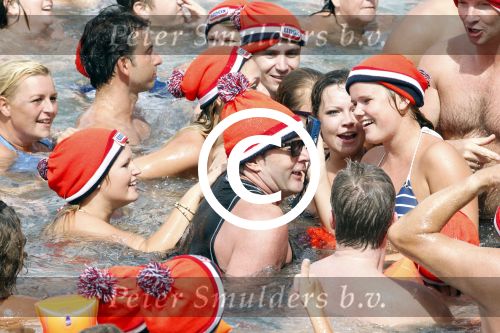 Curacao 1 januari 2011
Gerard Joling doet mee met de traditionele nieuwjaarsduik bij zanzibar.
Peter Smulders bv