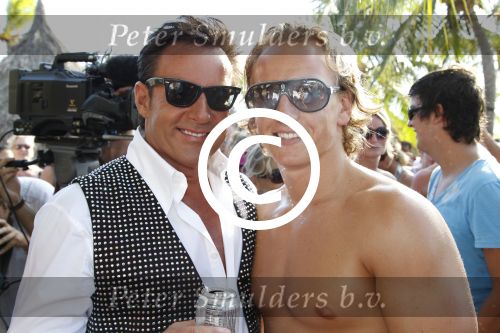 Curacao 7 januari 2012
Gerard Joling opnames videoclip op zanzibar. Patty Brard doet de regie. Gerard met een mannelijke fan
Peter Smulders bv
