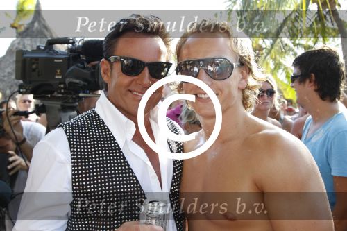 Curacao 7 januari 2012
Gerard Joling opnames videoclip op zanzibar. Patty Brard doet de regie. Gerard met een mannelijke fan
Peter Smulders bv