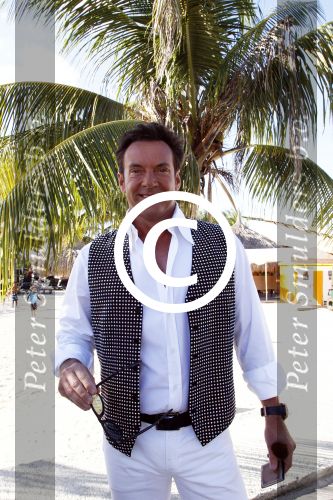 Curacao 7 januari 2012
Gerard Joling opnames videoclip op zanzibar. Patty Brard doet de regie.
Peter Smulders bv