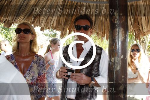 Curacao 7 januari 2012
Gerard Joling opnames videoclip op zanzibar. Patty Brard doet de regie.
Peter Smulders bv
