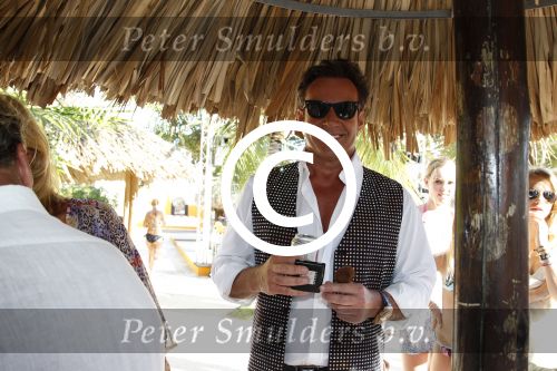 Curacao 7 januari 2012
Gerard Joling opnames videoclip op zanzibar. Patty Brard doet de regie.
Peter Smulders bv